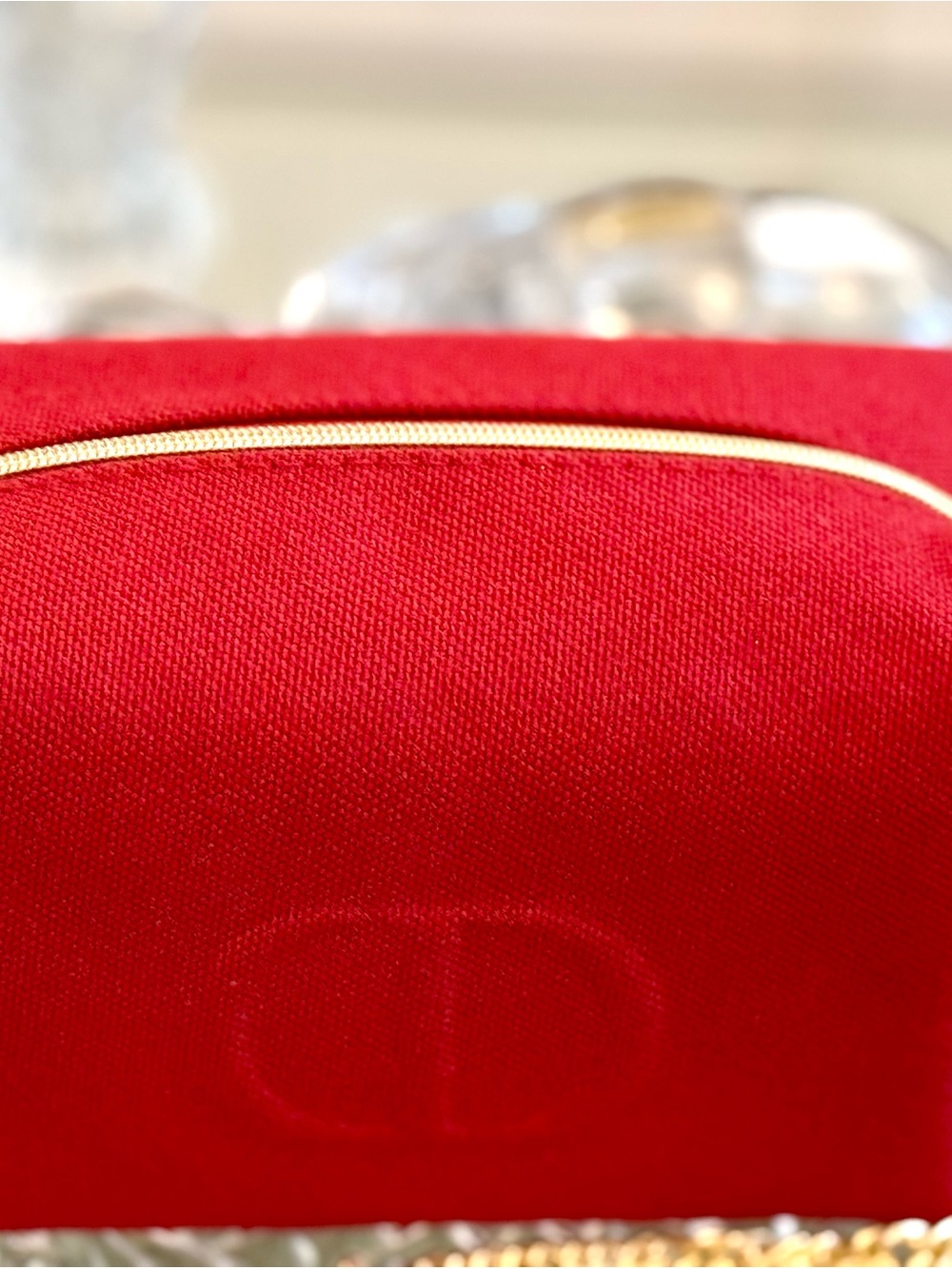 DIOR Beautiful Red Cosmetic Bag with stunning Gold Chain Attached Crossbody - Picture 11 of 16